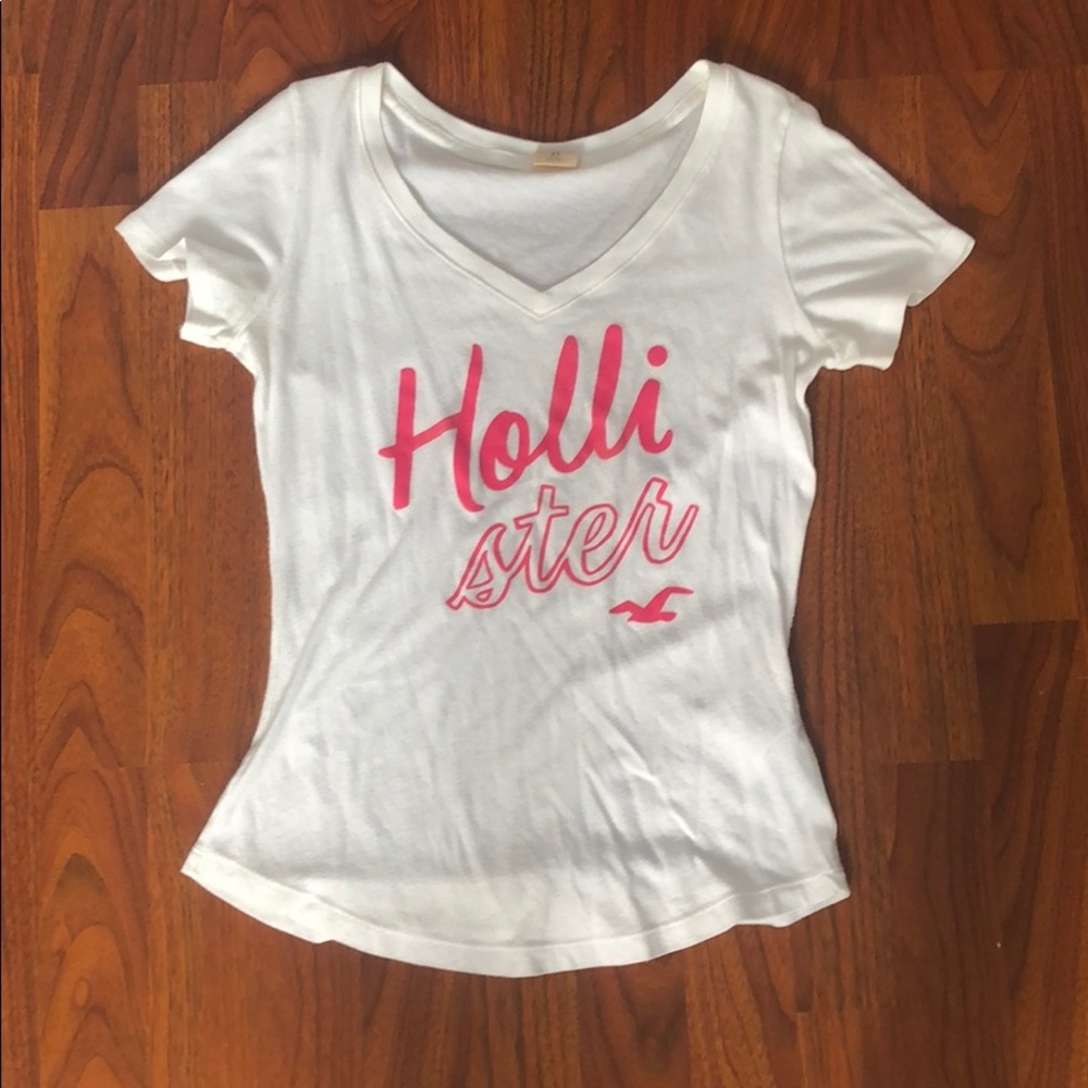 White t-shirt